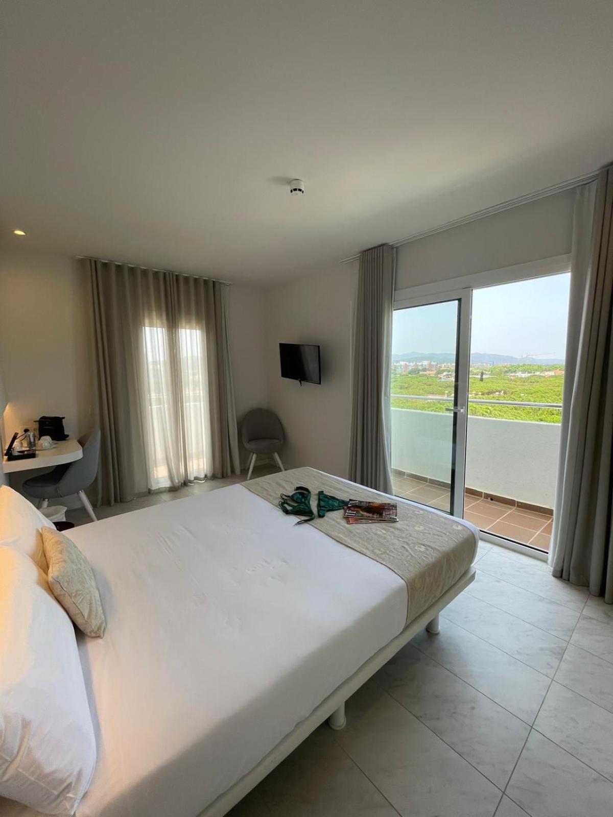 Aromar Hotel 4*